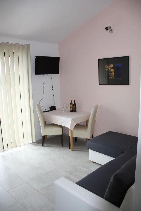 Apartments And Rooms Barbara Lastovo Exterior foto